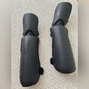 Venum shin guards M